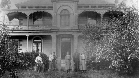"Northbrook" Moores Valley with Wood family in front - Burdan Collection, ATL. L-R Florence Wood, Clara on Mary Wood's hip; twins, Elsie & Annie either side of father, James Wood, c. 1905 - WHMS: B194