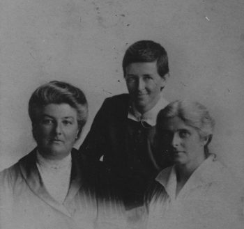 Sinclair Girls - L-R Kate Chambers, Jean Peck, Isabel Agnes Worthington - ex Maxine Worthington - WHMS: P1702