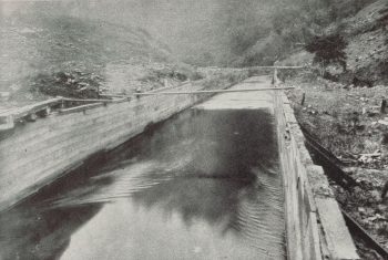 Morton Dam Flume Looking down the fluming at Solomon's Nob reservoir - Date of Image 1909_11_24 - Please acknowledge Auckland Libraries Heritage Collections NZG-19091124-0023-03