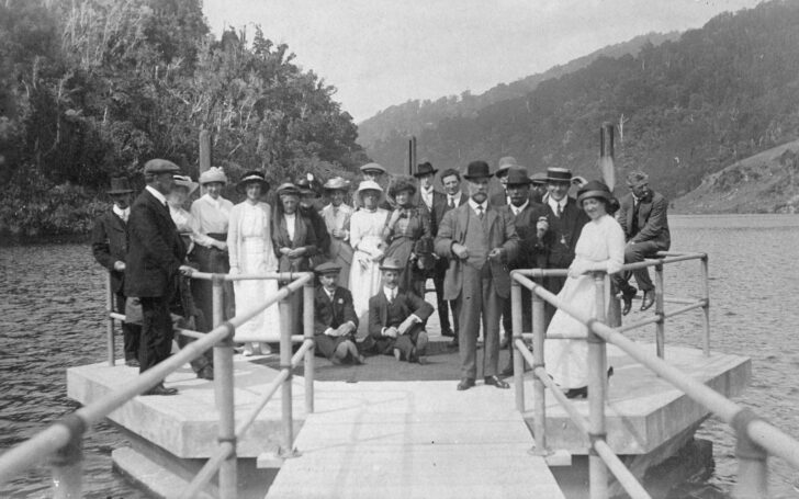 Morton Dam with people - c1915 - Wellington City Council Archives, 00138-8603