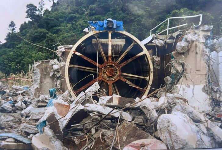 Decommissioning of Morton Dam strainer building in the 90s - Photographer: Lance Harrison