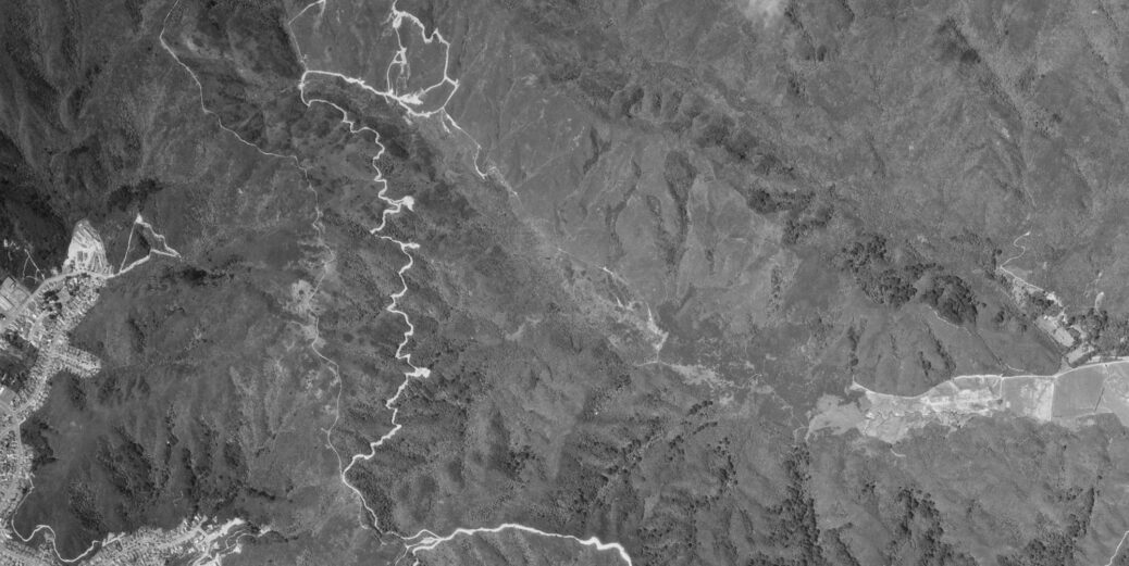 Naenae & Moores Valley in Wainuiomata 30 December 1974 partially showing Strand Brothers Tramway and relevant streams and topography overlayed with the pylon track LINZ CC-BY 3.0