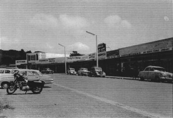 View of Queen St shopping area, WOA photo ex Norm Payne - Nov 1963 - WHMS: L3148