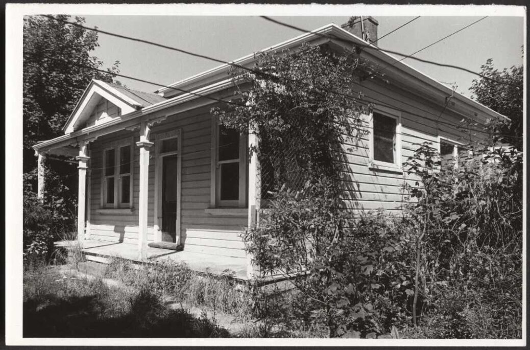 School House in Homedale - 1987 Wainuiomata. Todd, Harry Jackson :Photographs. Ref: PAColl-6060-1-0174. Alexander Turnbull Library, Wellington, New Zealand. /records/22400908