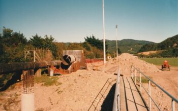 Green Pipe under construction next to old pipeline - 1988 - © Jeremy Foster