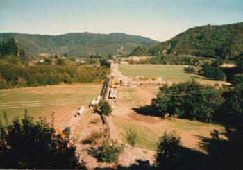 Green Pipe under construction next to old pipeline - 1988 - © Jeremy Foster