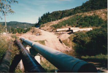 Green Pipe under construction next to old pipeline - 1988 - © Jeremy Foster