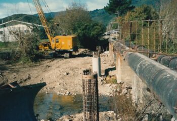 Green Pipe under construction next to old pipeline - 1988 - © Jeremy Foster