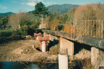 Green Pipe under construction next to old pipeline - 1988 - © Jeremy Foster