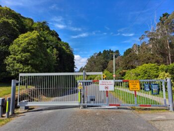 Reservoir Road Gate and Entrance to Lower Dam Walk - 2023 - © wainuiomata.net