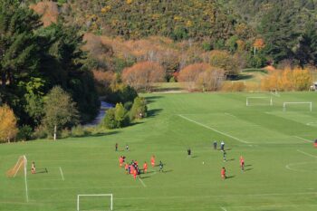 Richard Prouse Park and Wainuiomata River in 2008 - © https://www.virtualoceania.net/newzealand/photos/sport/soccer/nz1227.shtml