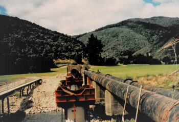 New Pipeline under construction next to old pipeline - 1988 - © Jeremy Foster