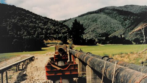New Pipeline under construction next to old pipeline - 1988 - © Jeremy Foster