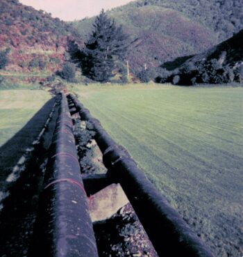Old Pipeline across Richard Prouse Park - 1983 - © Jeremy Foster