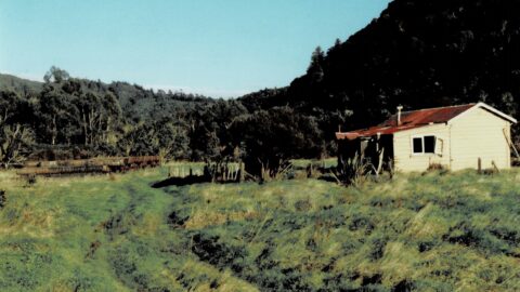 Scout Pearson Hut on The Terrace in Reservoir Valley - 1995 -© Jeremy Foster