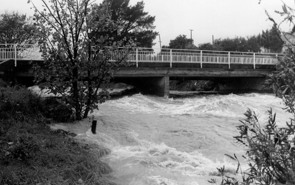 Flooded Wainuiomata River & Main Road Bridge - 21 May 1985 - © Wainuiomata Historical Museum