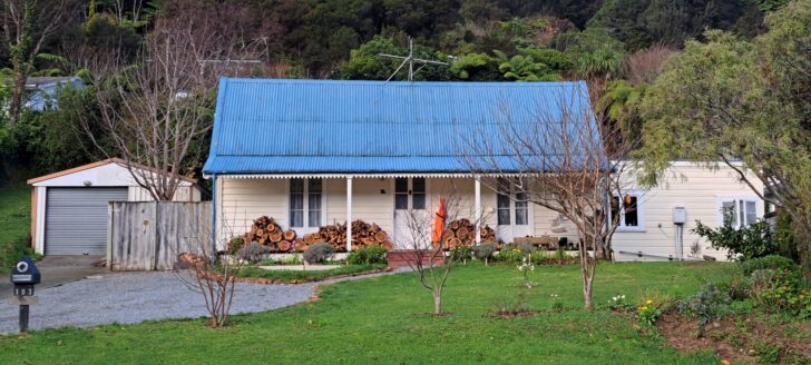 Scholes Cottage built in the 1880s, located on Coast Road - 2024 - © wainuiomata.net