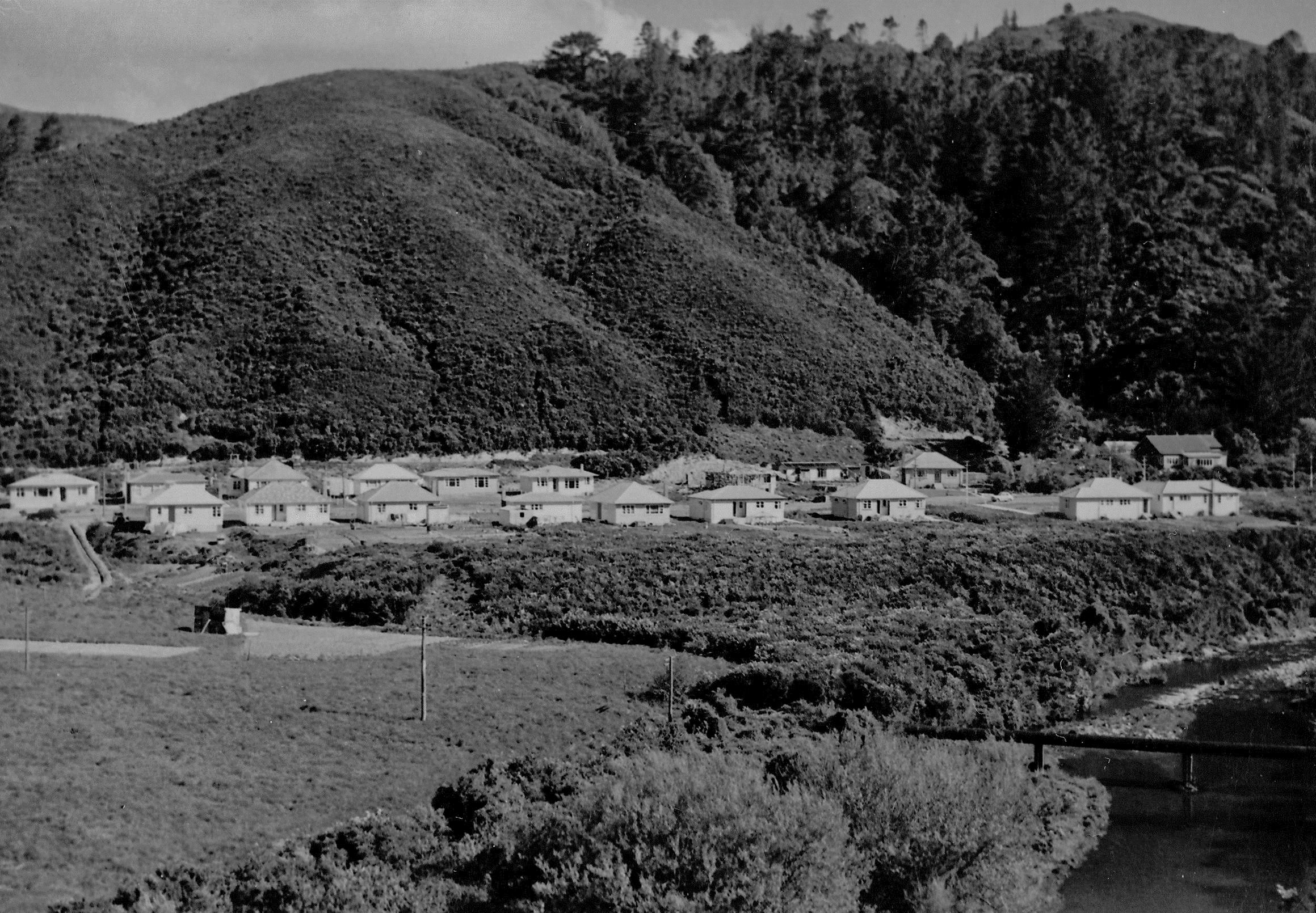 Hine Road, with Sinclair House in view - 1958 - WHMS: L3718H